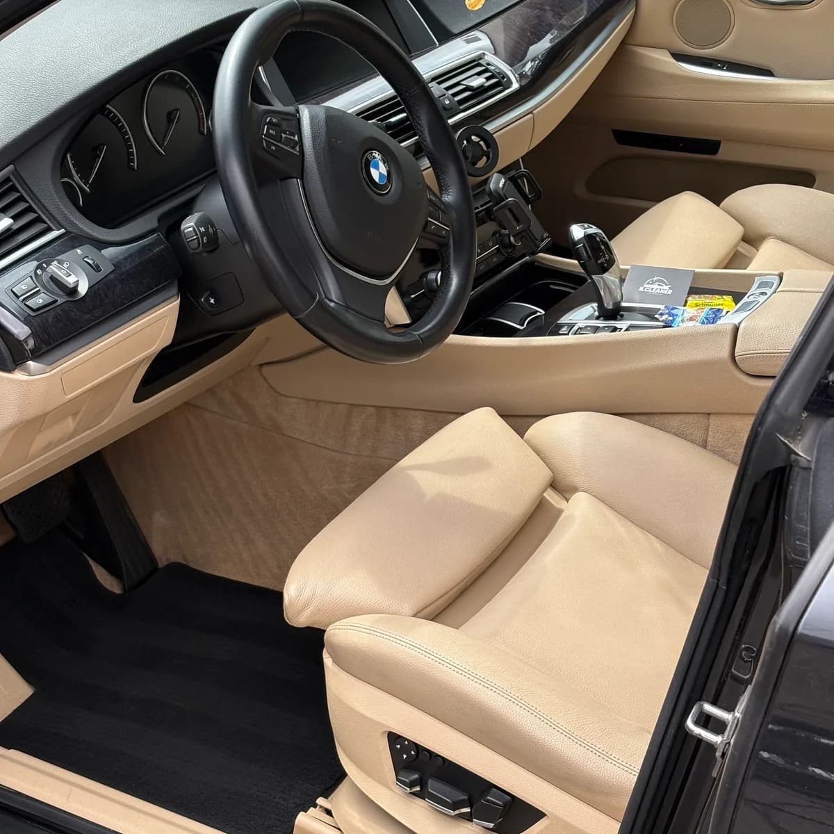 Nettoyage habitacle BMW à domicile — Bcleaner Nantes