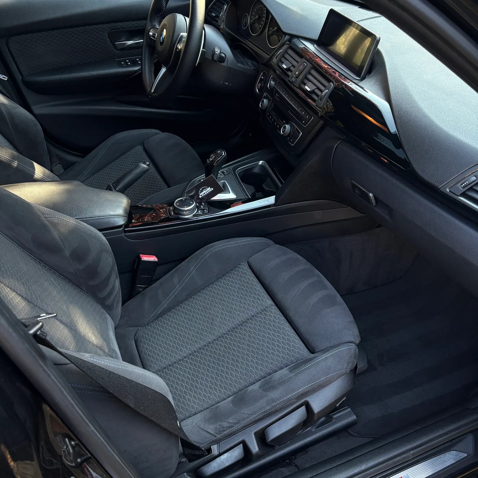 Nettoyage habitacle BMW à domicile — Bcleaner Nantes